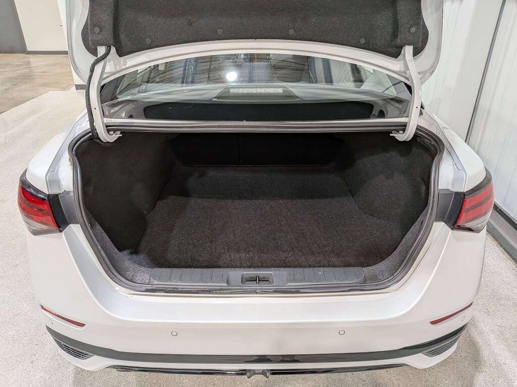 2024 Nissan Sentra SR Manual White Val-David - photo #8