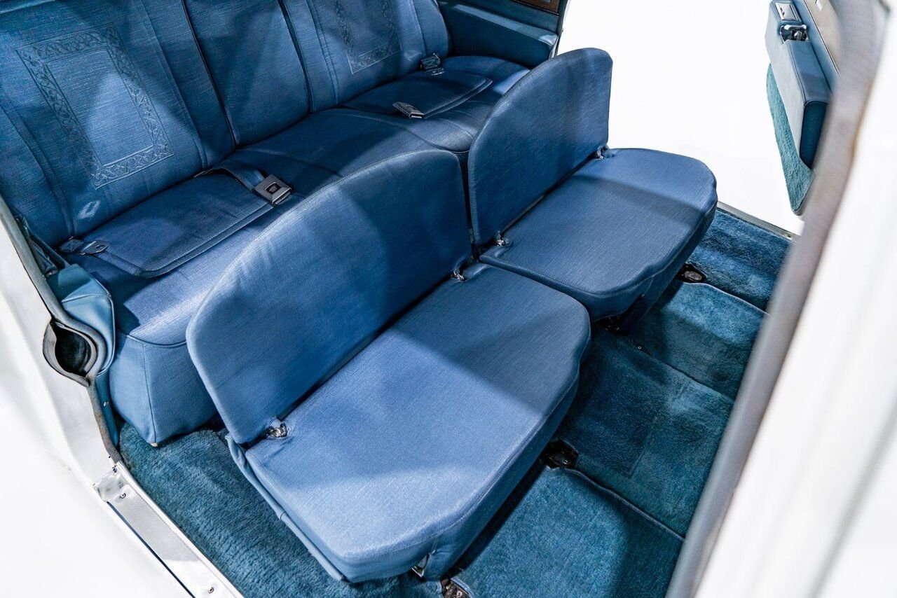 Cadillac Fleetwood **PRICE IN USD** Factory Limo dual AC with only 18,892 miles 1966 Blanc Montréal - photo #8