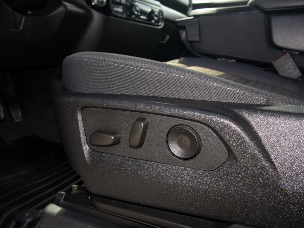2025 Chevrolet Silverado 1500 4WD Crew Cab 147 LT Black Sherwood Park - photo #17