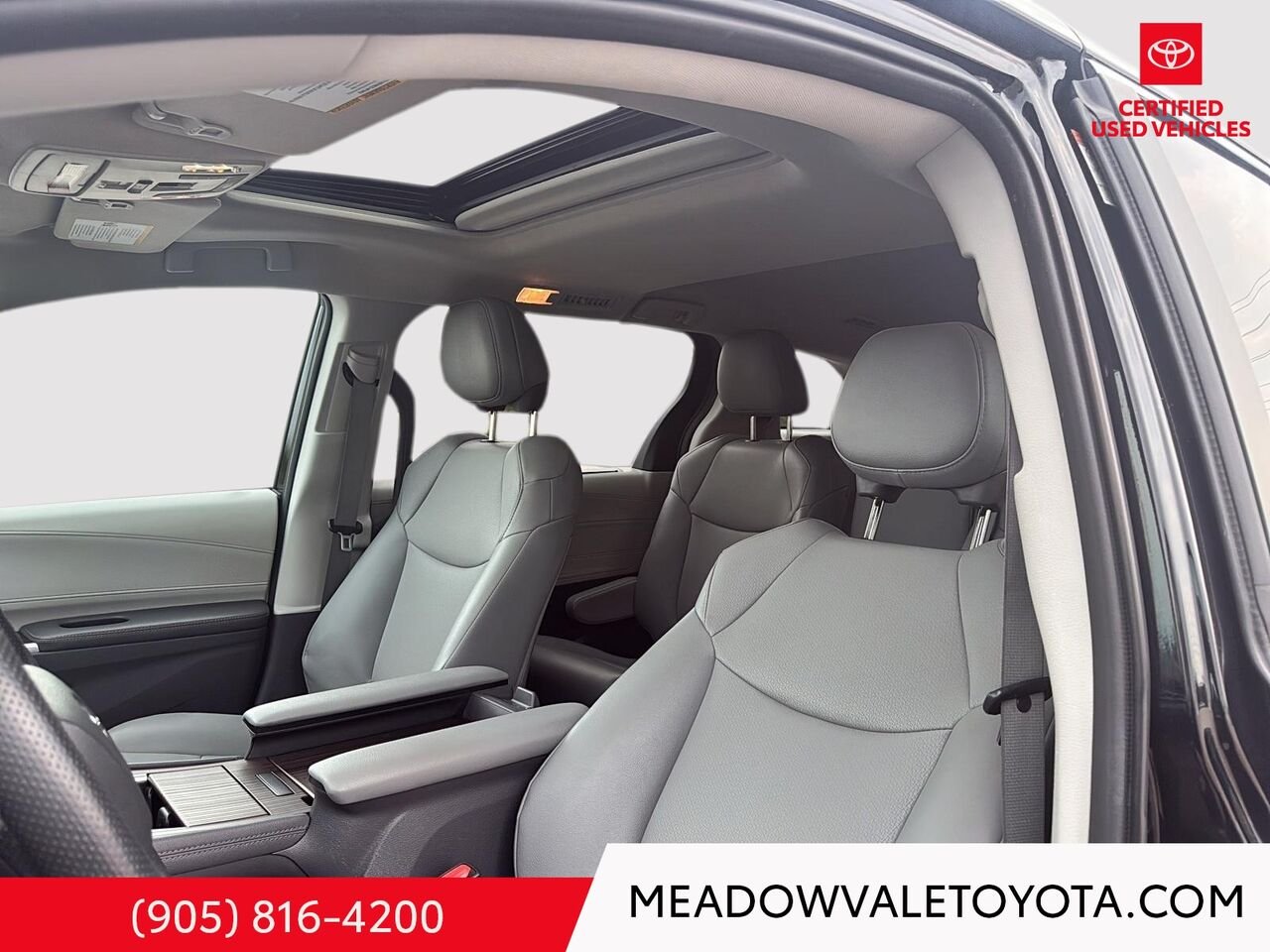 2024 Toyota Sienna One Owner, 4 New Tires, Midnight Black Metallic Mississauga - photo #8