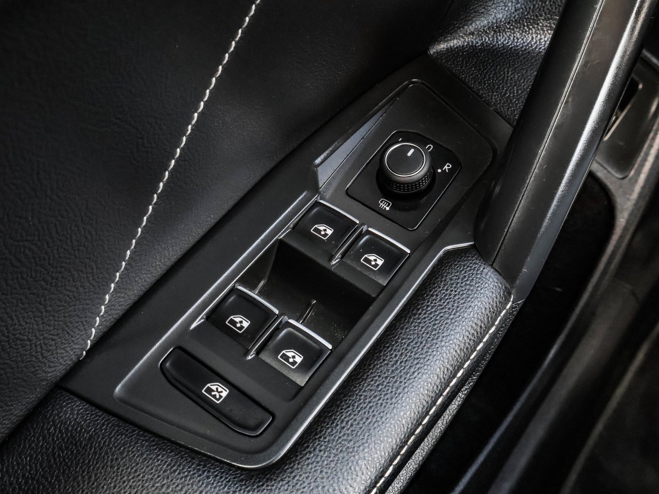 2024 Volkswagen Tiguan Comfortline 4MOTION Grey Sherwood Park - photo #18