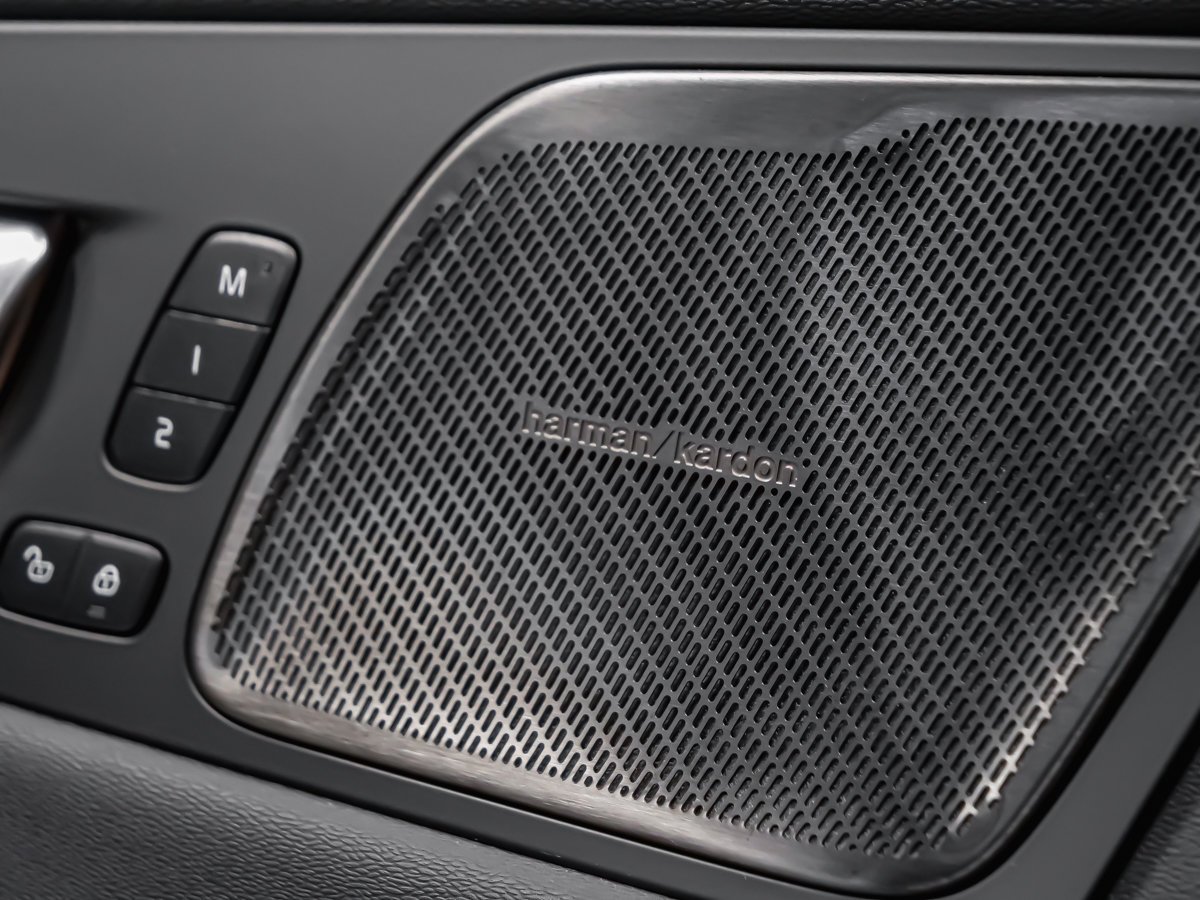 2024 Volvo XC60 B5 PLUS DARK CLIMATE Grey Montreal - photo #9