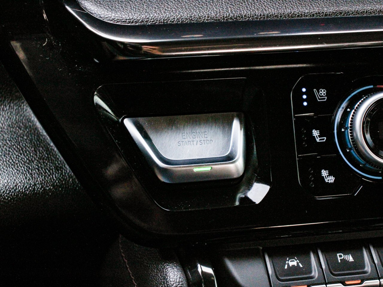 2022 GMC Sierra 1500 4WD Crew Cab 147 AT4 White Sherwood Park - photo #26