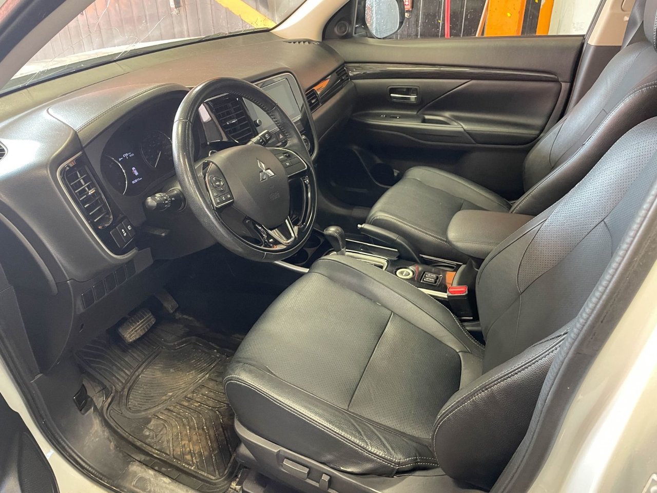 2018 Mitsubishi Outlander ES AWD *TOIT* CUIR SIÈGES CHAUF CAM 360 ALERTES White Saint-Jérôme - photo #3