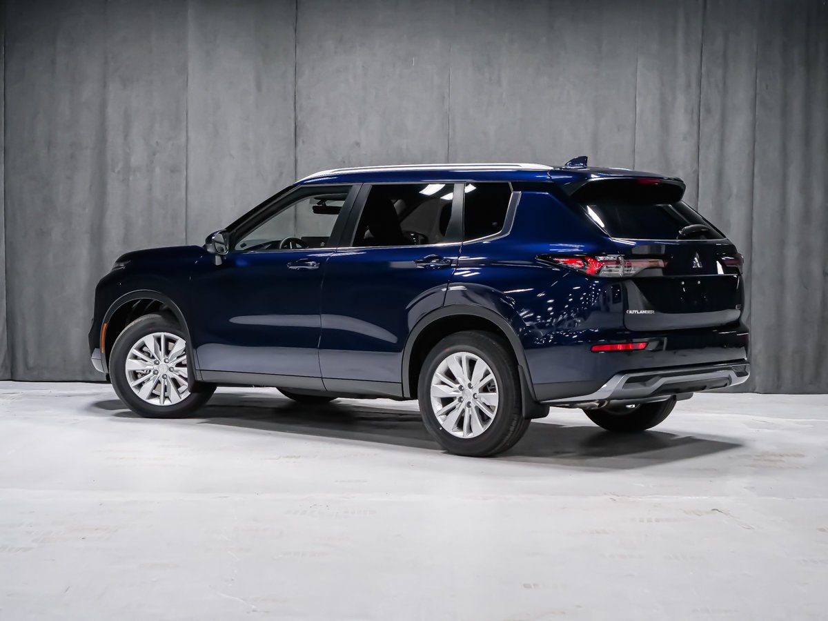 2026 Mitsubishi Outlander SE Cosmic Blue Montreal - photo #3