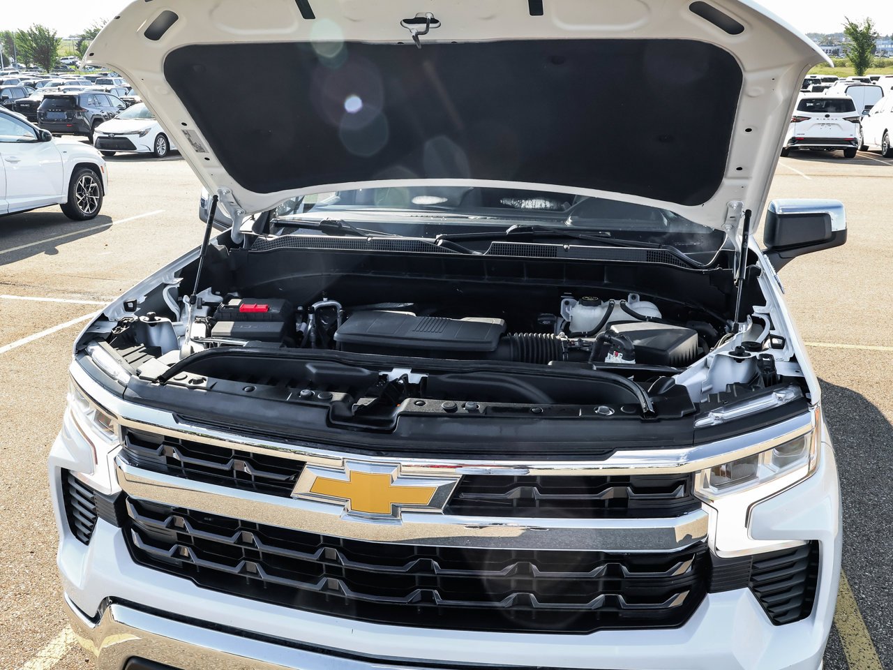 2023 Chevrolet Silverado 1500 4WD Crew Cab 147 LT White Sherwood Park - photo #9