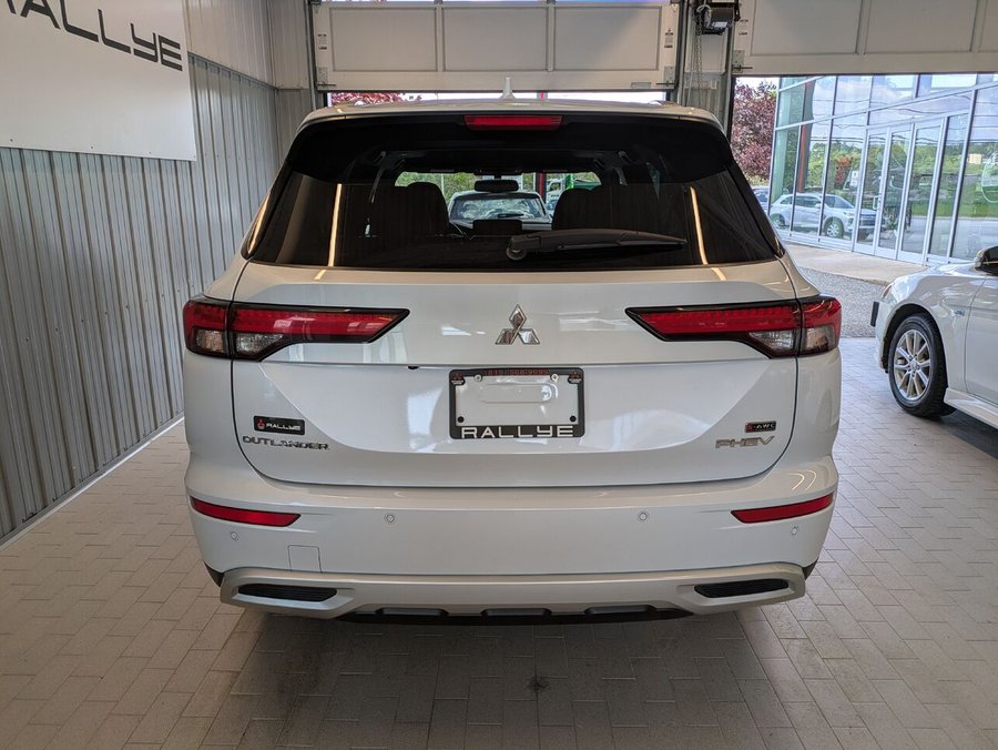 2023 Mitsubishi Outlander Plug-In Hybrid SEL AWD White