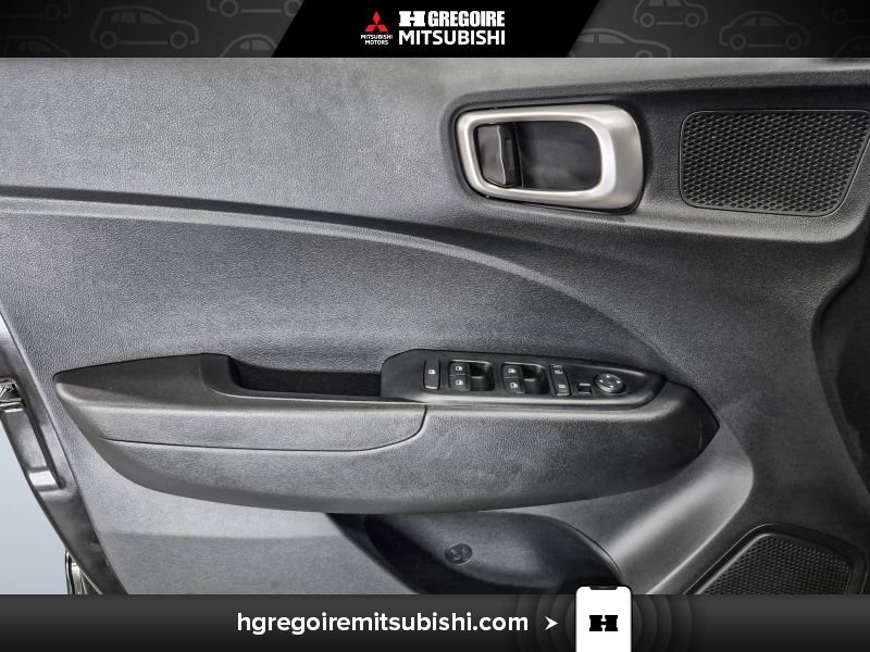 2023 Hyundai Venue Black Saint-Eustache - photo #12