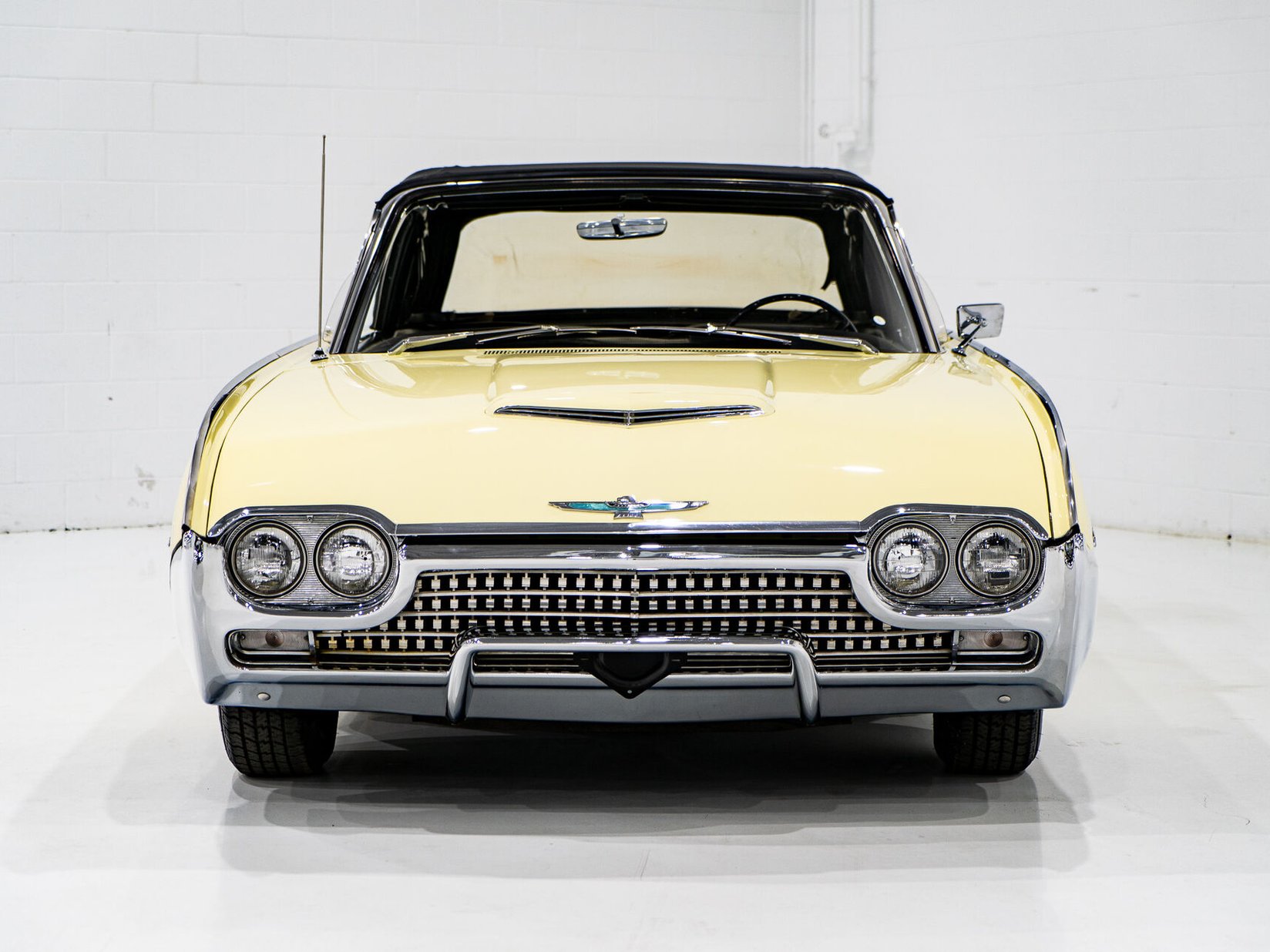 Ford Thunderbird Beautifully Presented From Older Restoration with original bill of sale 1962 Jaune Montréal - photo #47