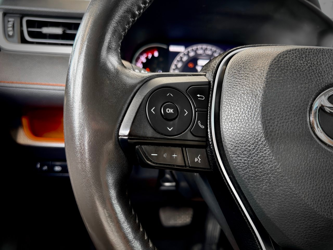 2020 Toyota RAV4 gray Notre-Dame-des-Prairies - photo #26