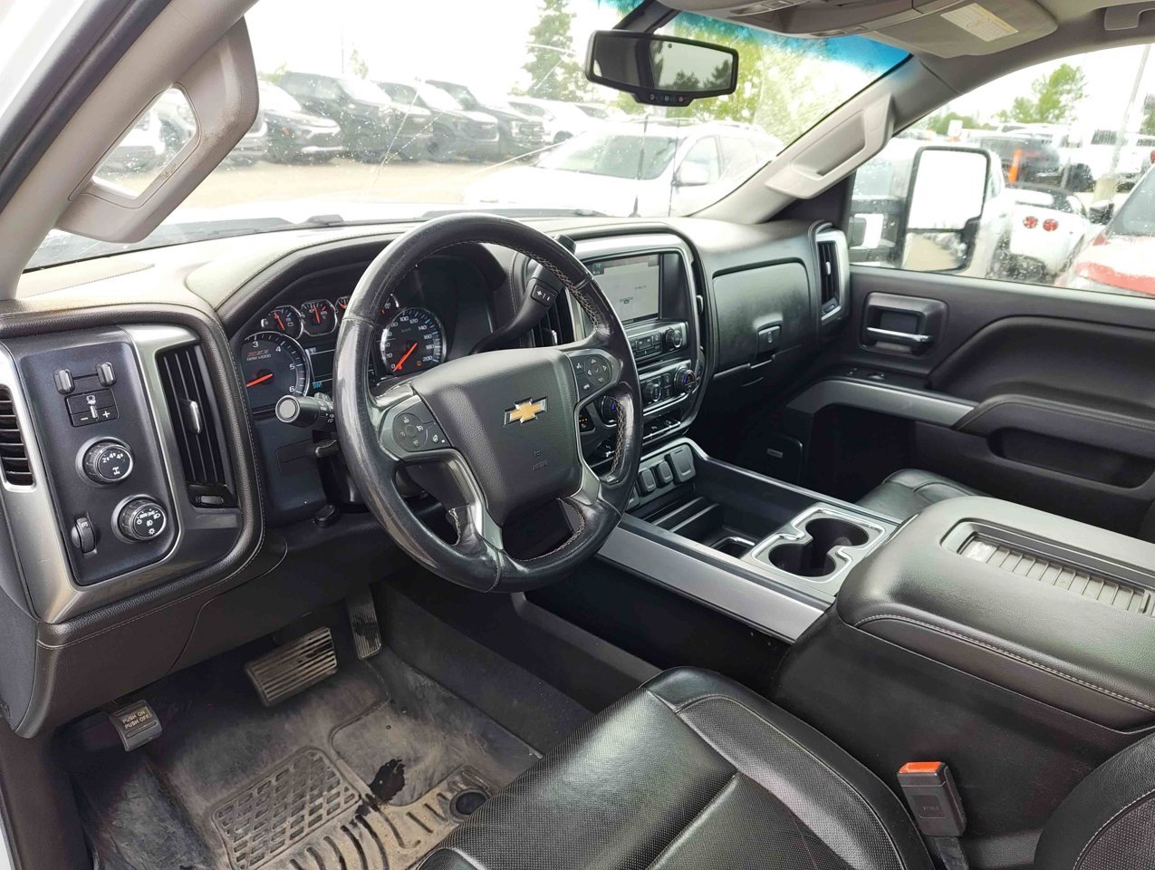 2019 Chevrolet Silverado 2500HD 4WD Crew Cab 153.7 LTZ White Sherwood Park - photo #7