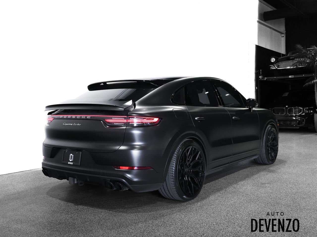 2020 Porsche Cayenne Black Saint-Eustache - photo #3