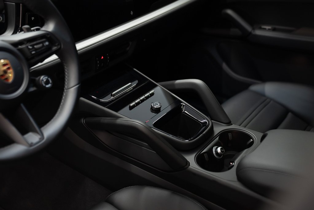 2024 Porsche Cayenne Turbo E-Hybrid Coupe AWD White Kirkland - photo #17