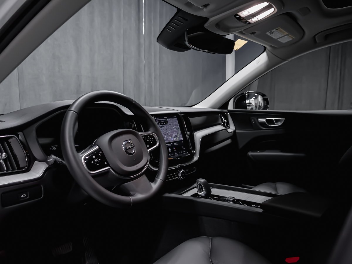 2025 Volvo XC60 B5 PLUS DARK CLIMATE White Montreal - photo #5