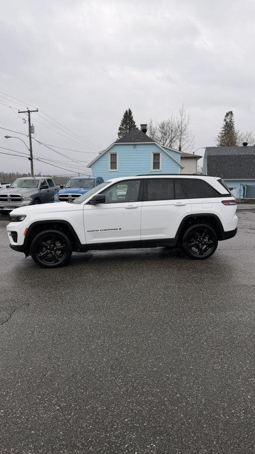 2024 Jeep Grand Cherokee White Lac Mégantic - photo #1