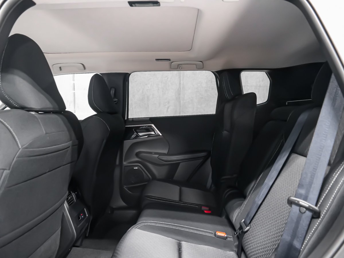 Mitsubishi Outlander SE 2026 Blanc diamant Montréal - photo #12
