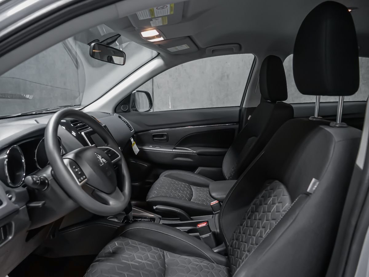 2026 Mitsubishi RVR ES White Diamond Montreal - photo #13