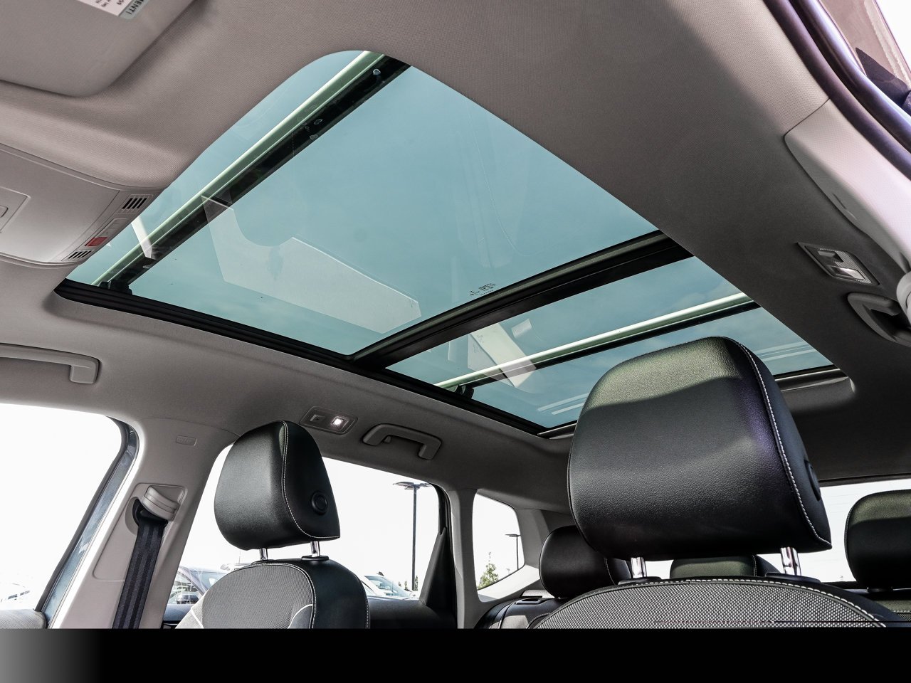 2023 Volkswagen Taos Comfortline 4MOTION *Ltd Avail* Grey Sherwood Park - photo #15
