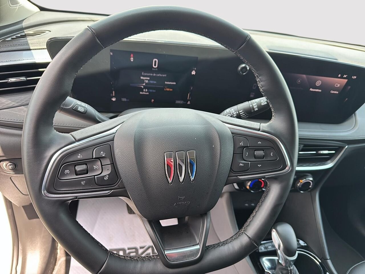 2024 Buick Encore GX White Rouyn-Noranda - photo #10