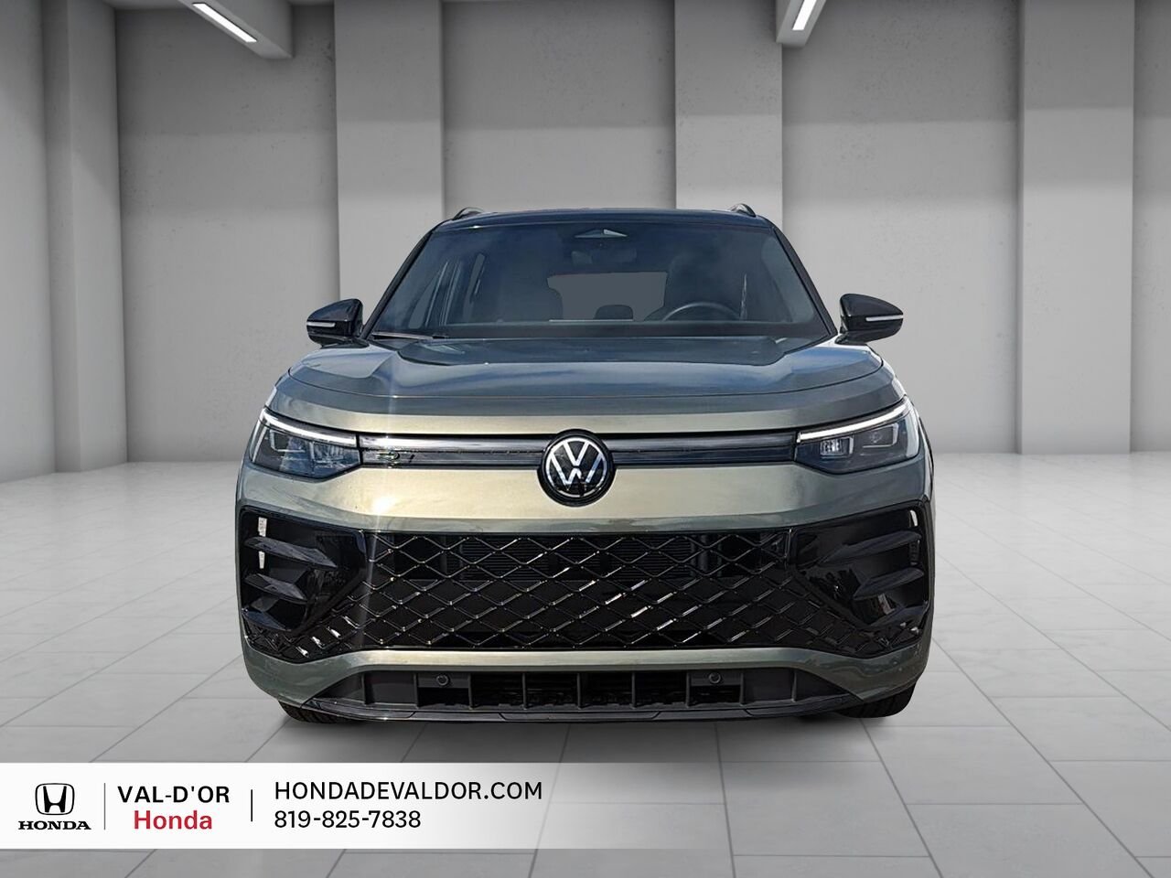 Volkswagen Tiguan Comfortline R-Line Black Edition 4MOTION 2026 Vert Val-d'Or - photo #1