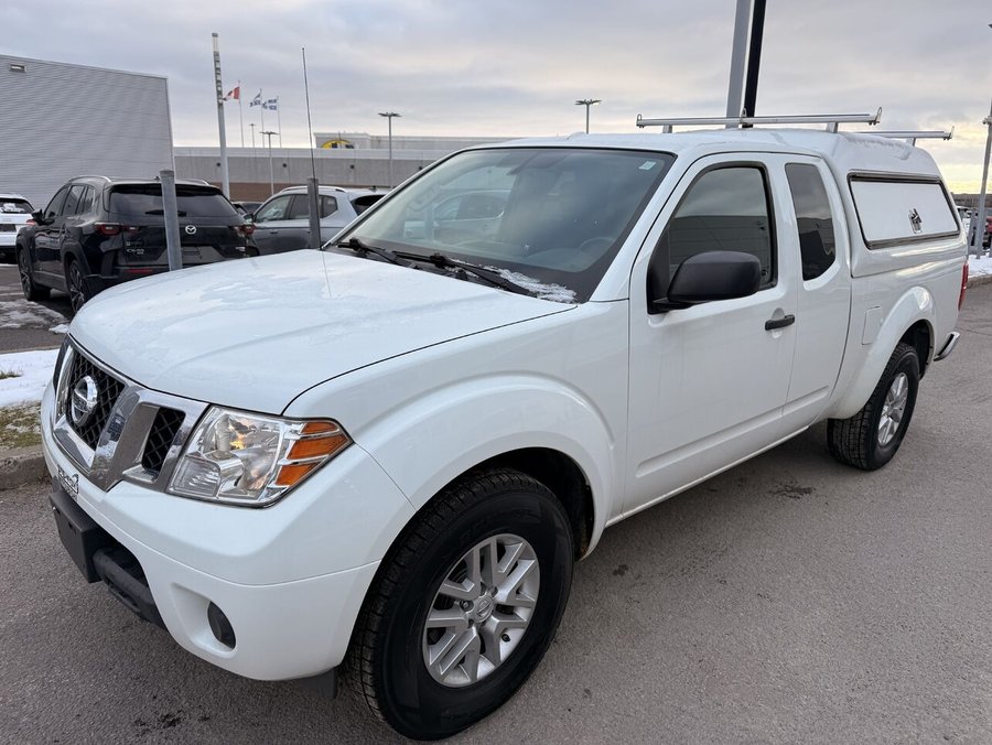 Nissan Frontier 2 roues motrices, cabine allongée, empattement court, boîte automatique SV 2017 Blanc