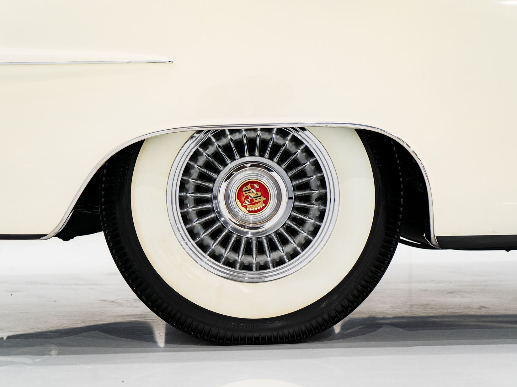 1956 Cadillac Eldorado Seville With Factory A/C | PRIX EN USD White Montreal - photo #46
