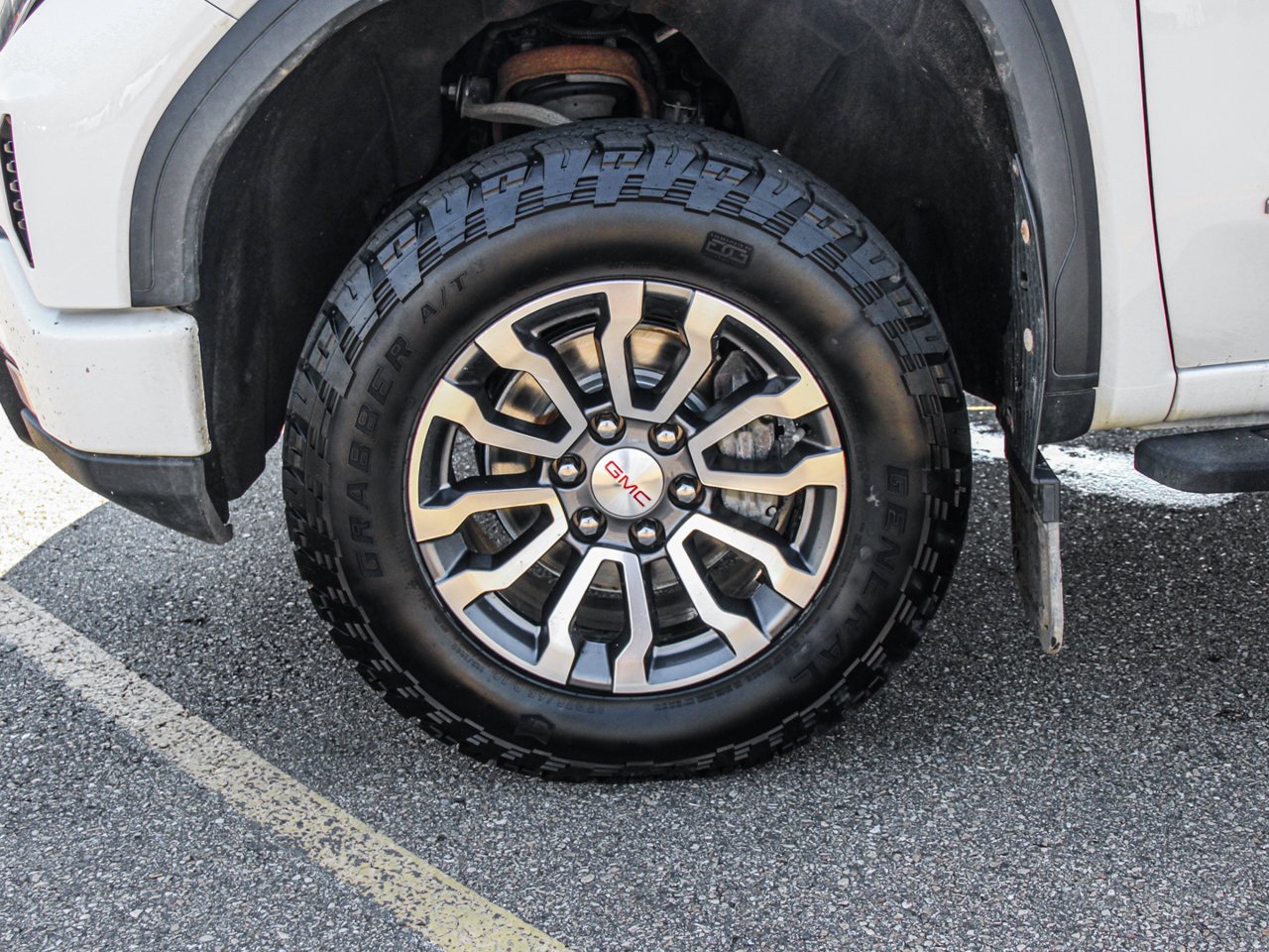 2022 GMC Sierra 1500 4WD Crew Cab 147 AT4 White Sherwood Park - photo #11