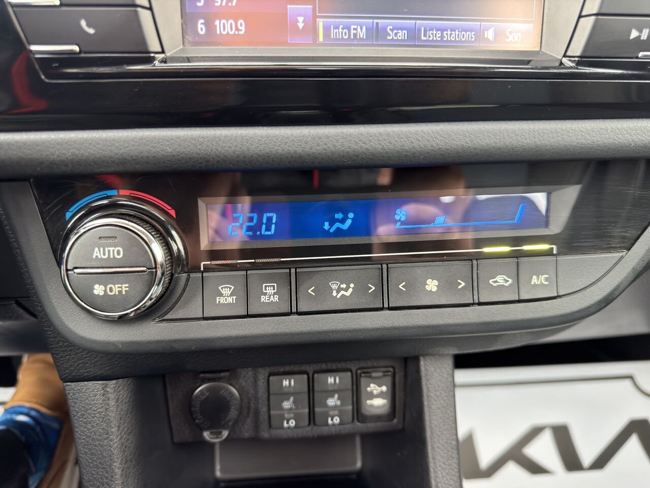 2016 Toyota Corolla Blue Thetford Mines - photo #21