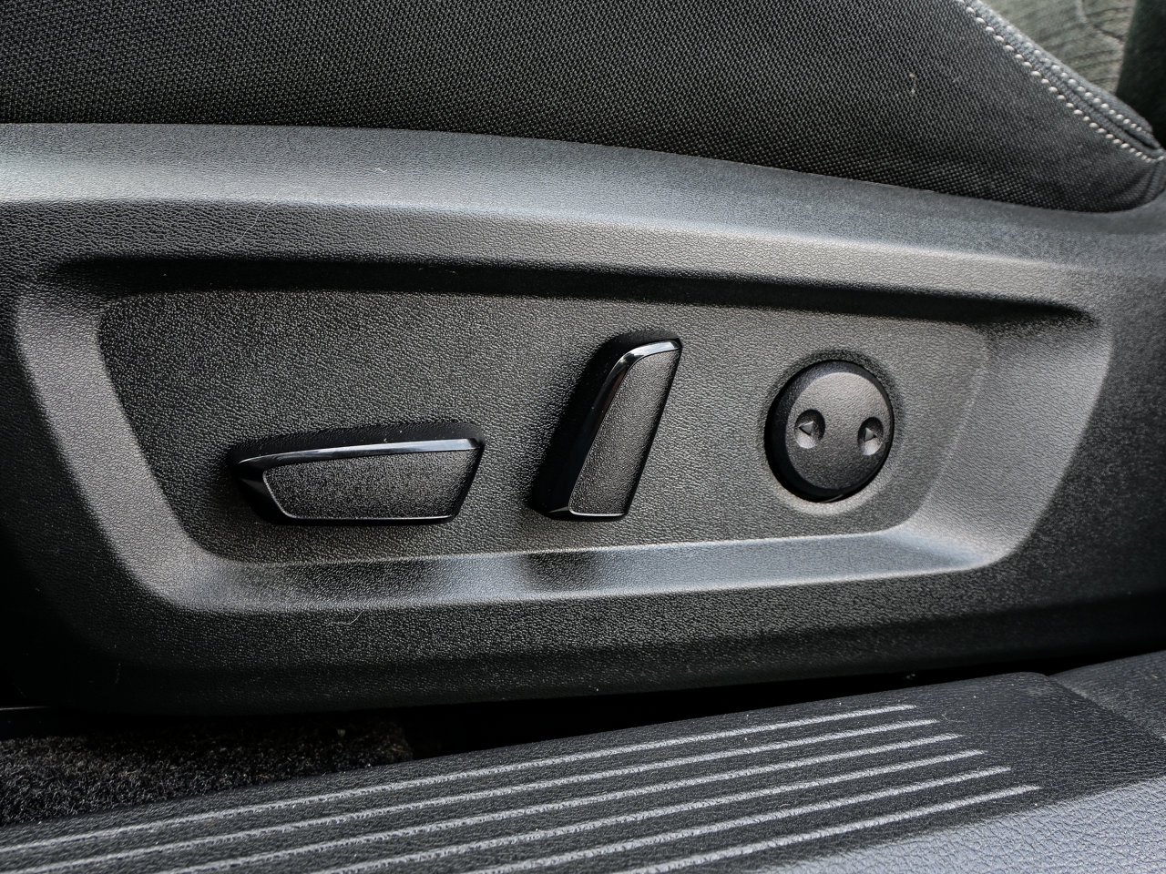 2021 Nissan Rogue AWD SV Black Sherwood Park - photo #17