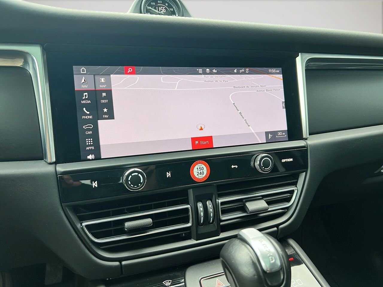 2023 Porsche MACAN Black Québec - photo #18