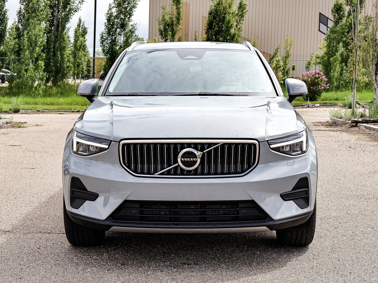 2025 Volvo XC40 B5 AWD Core Bright Theme Grey Sherwood Park - photo #2