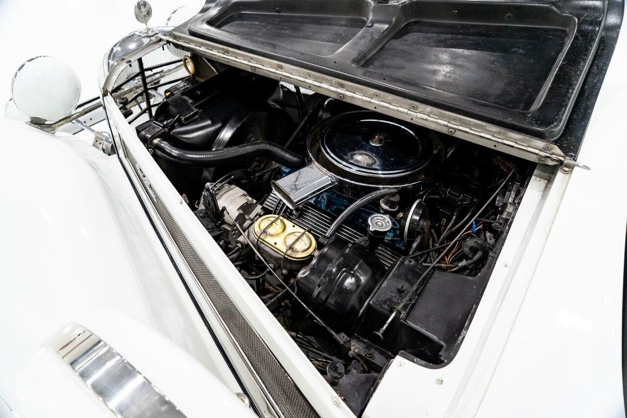 1981 Phillips Motor Car Berlina Coupe Only 1 of 78 produced. Very rare | PRIX EN USD White Montreal - photo #15