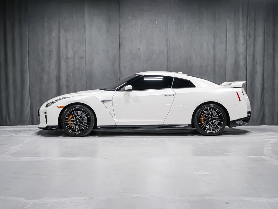 2023 Nissan GT-R PREMIUM White
