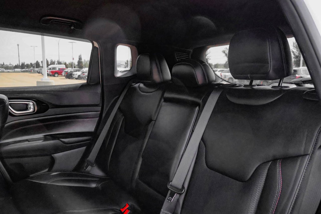2025 Jeep Compass Trailhawk 4x4 White Sherwood Park - photo #28
