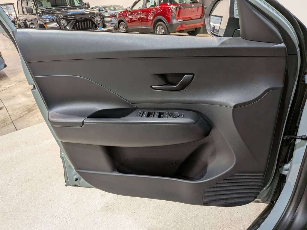 2024 Hyundai Kona 2.0L Preferred AWD Green Val-David - photo #31