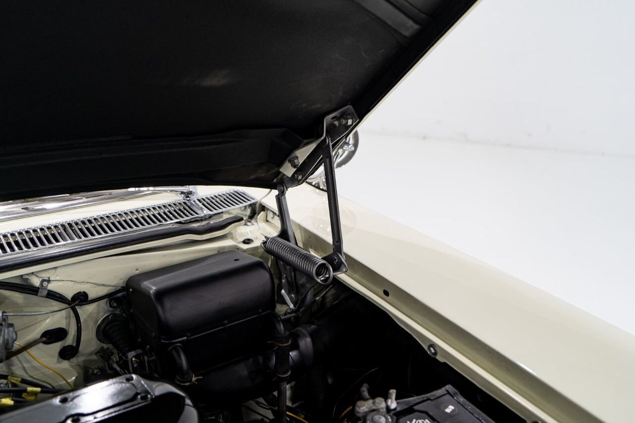 1957 Pontiac Bonneville *PRICE IN USD* Fuel injected 347/315HP 1 of 630 produced White Montreal - photo #61