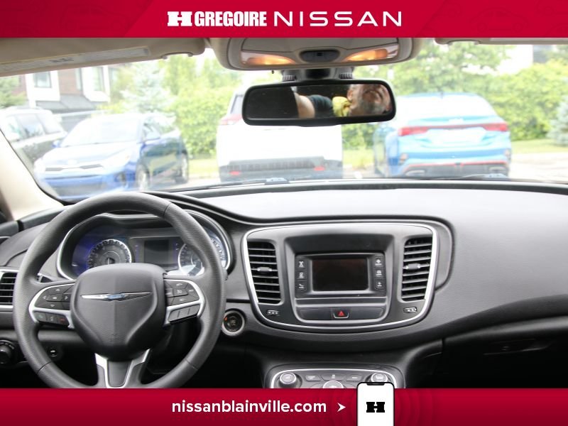 2015 Chrysler 200 White Laval - photo #12