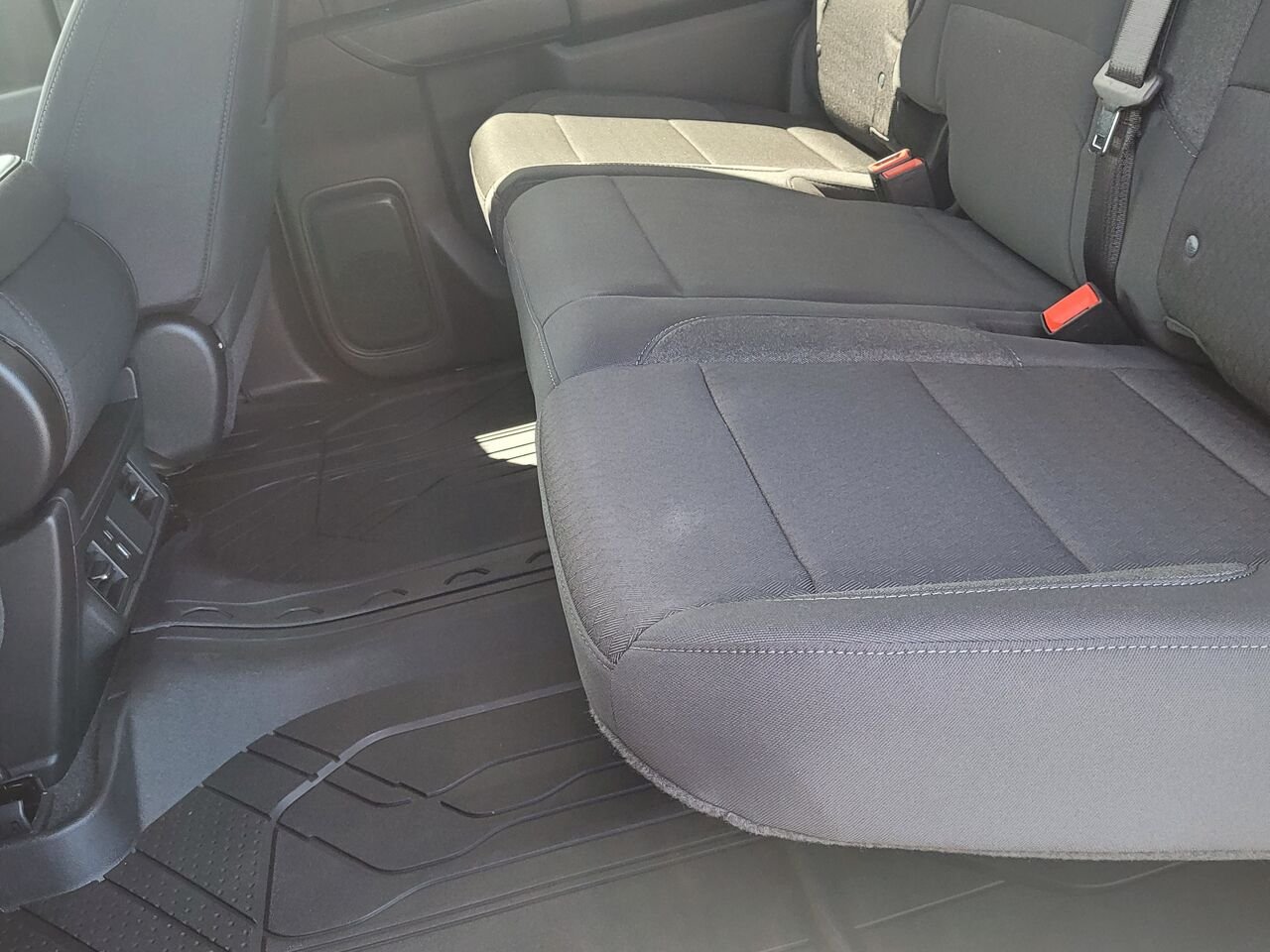 Chevrolet Silverado 1500 Custom cabine multiplace 4RM 157 po 2026 Noir Thetford Mines - photo #9