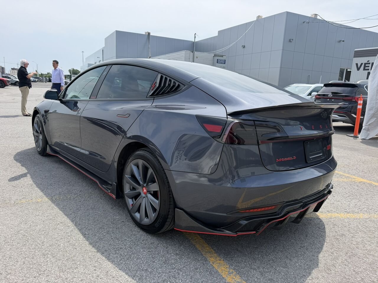 Tesla Model 3 CARBONE 2023 Argent Laval - photo #11