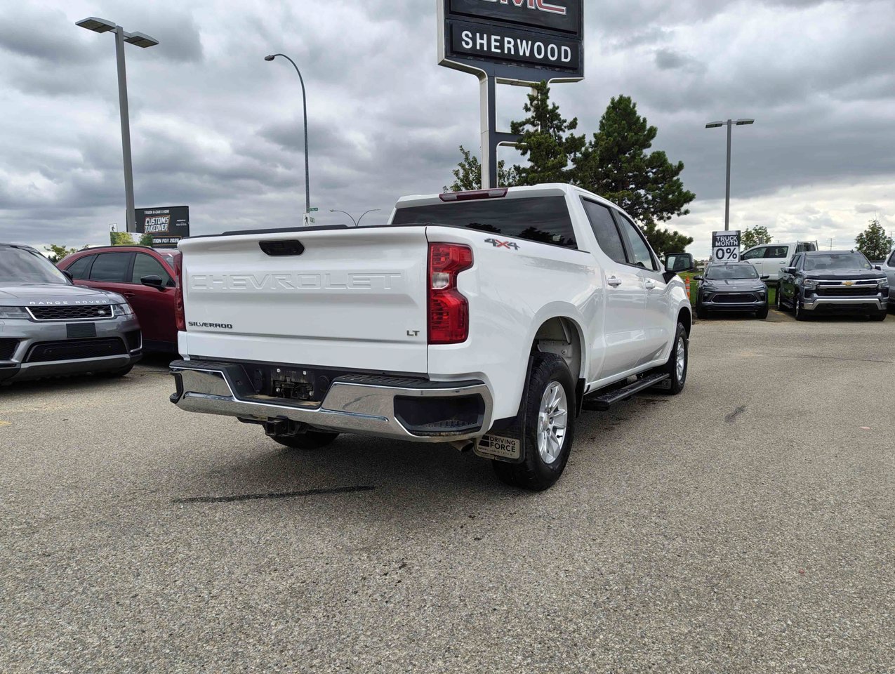 2022 Chevrolet Silverado 1500 4WD Crew Cab 147 LT White Sherwood Park - photo #4