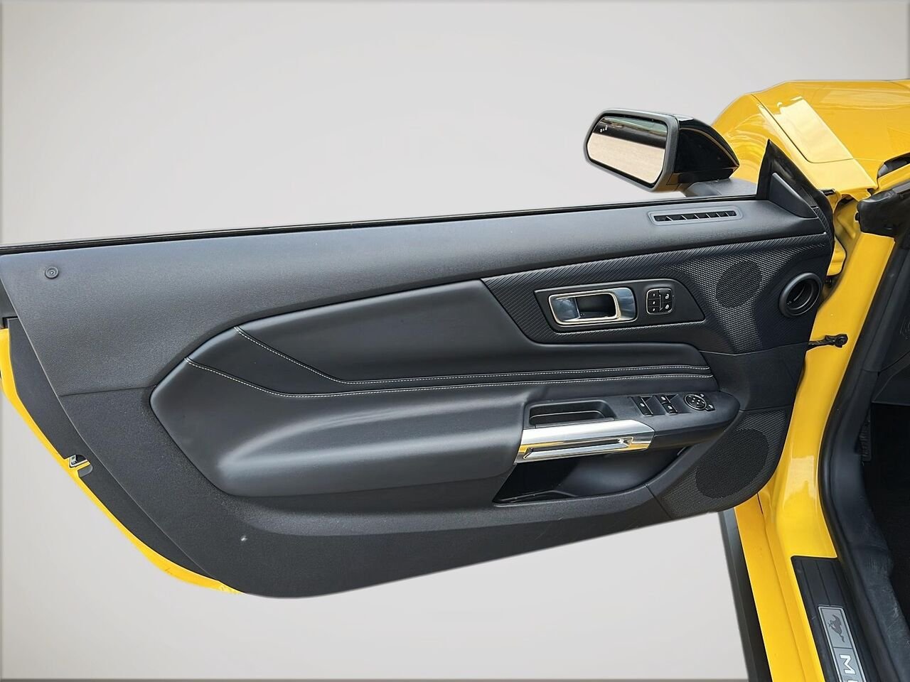 2024 Ford Mustang Yellow Québec - photo #13