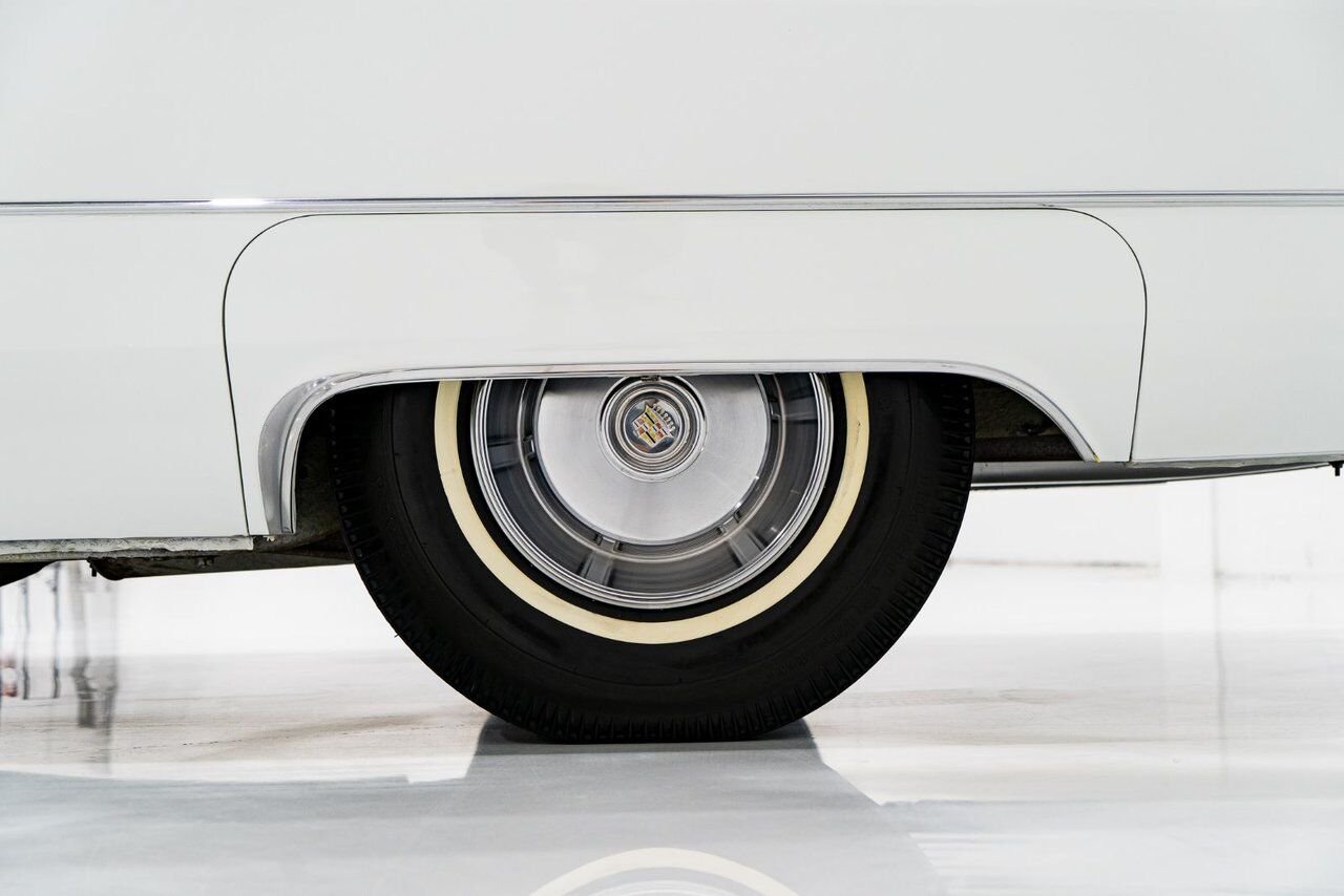 Cadillac Fleetwood **PRICE IN USD** Factory Limo dual AC with only 18,892 miles 1966 Blanc Montréal - photo #40