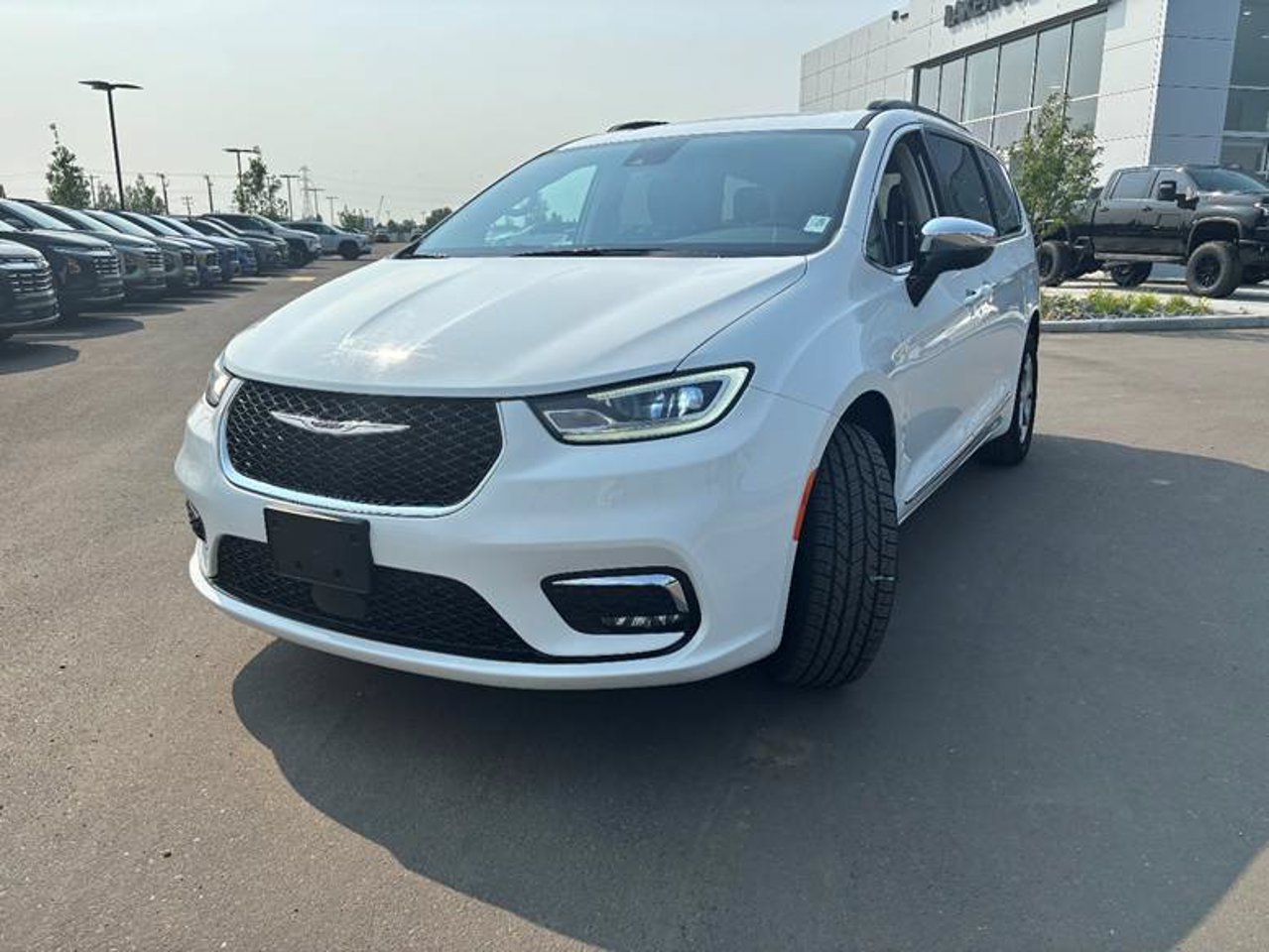 2023 Chrysler Pacifica Limited AWD White Sherwood Park - photo #2