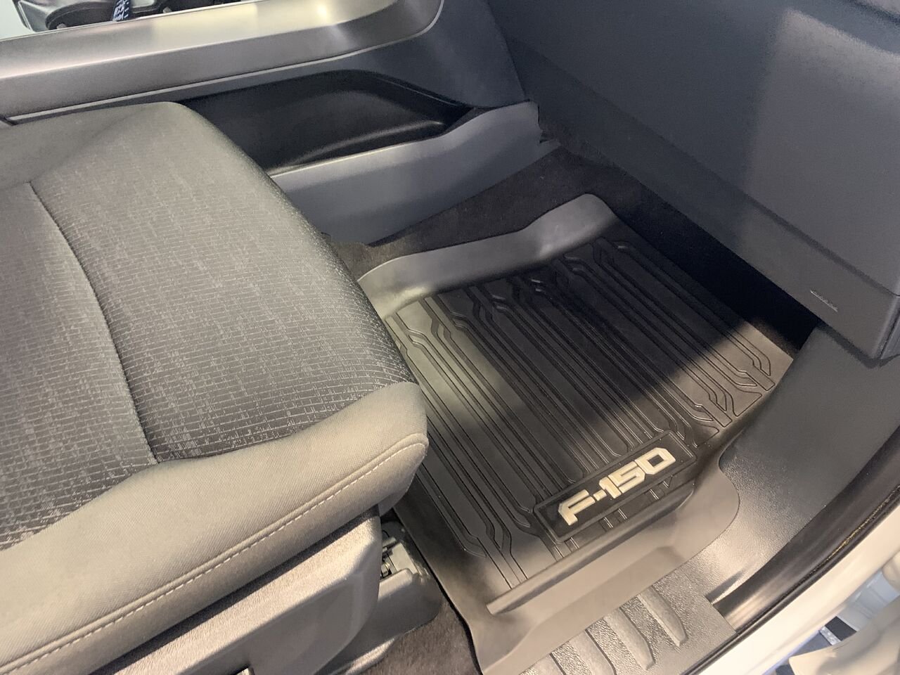 Ford F-150 F150 XLT CREW CAB SHORT BOX 2024 Gris Châteauguay - photo #17