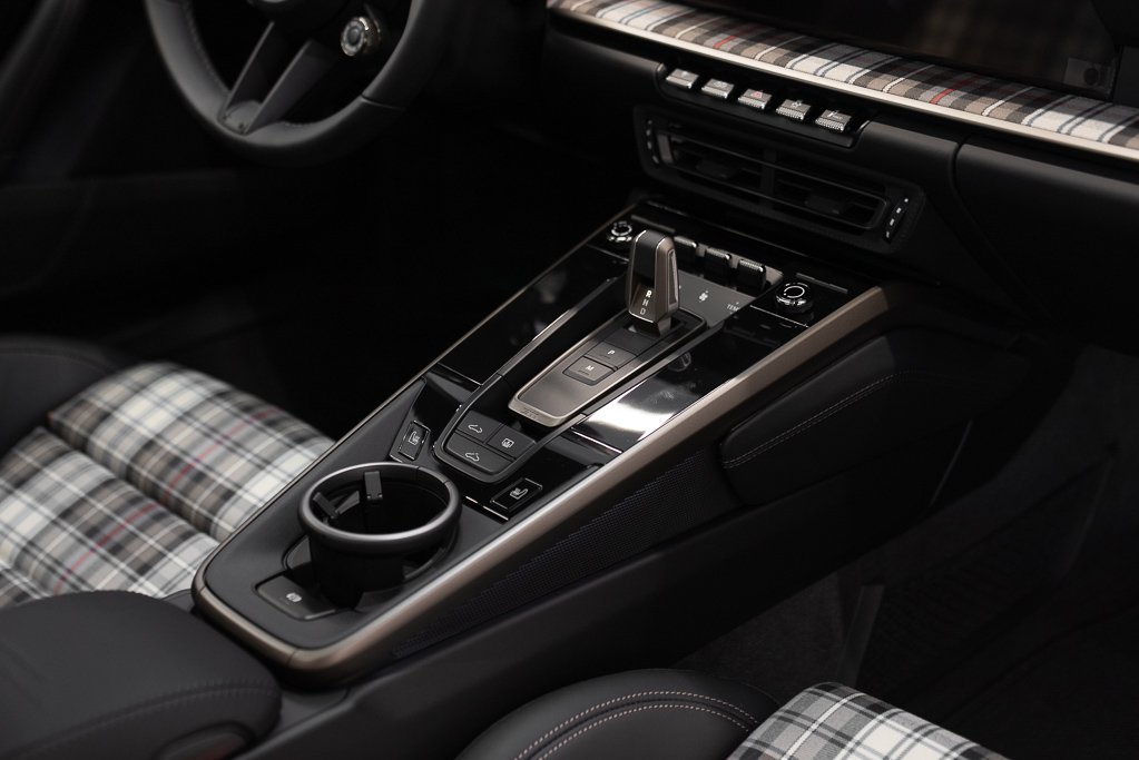 Porsche 911 Turbo 50 Years Coupe 2025 Vert Kirkland - photo #29