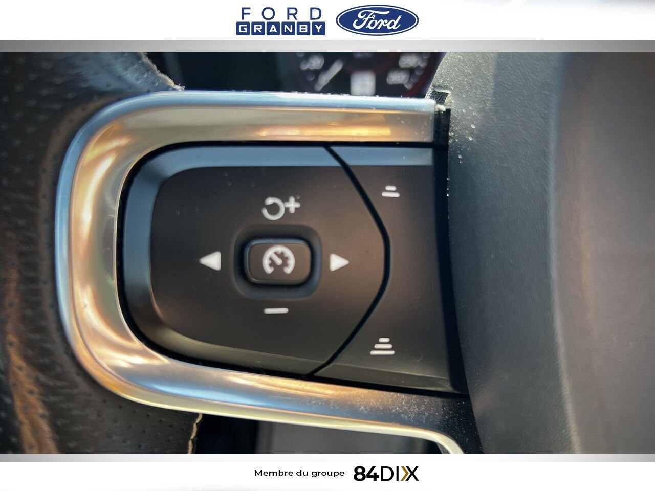 2021 Volvo XC40 Black Granby - photo #16
