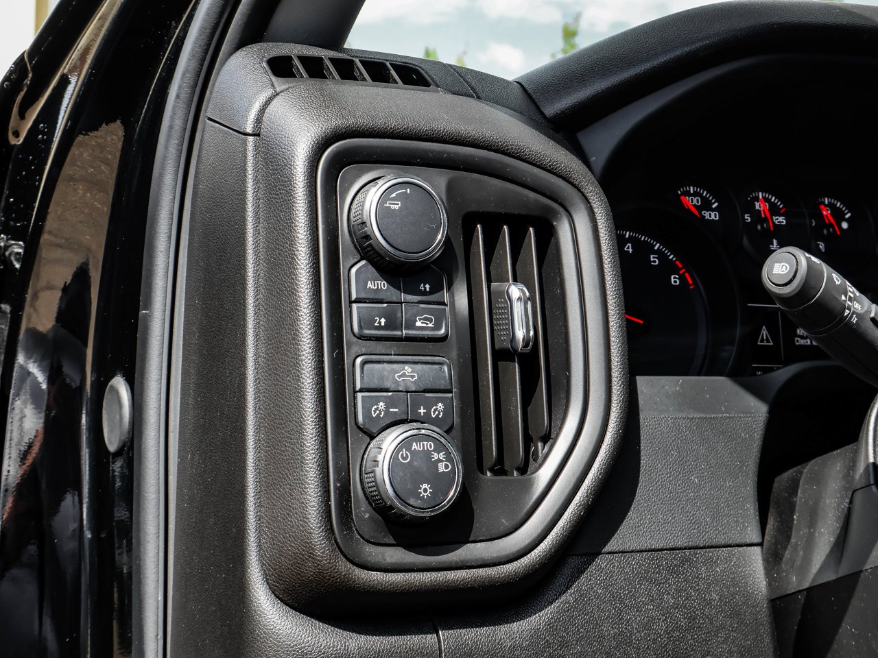 2024 Chevrolet Silverado 1500 4WD Double Cab 147 Custom Black Sherwood Park - photo #19
