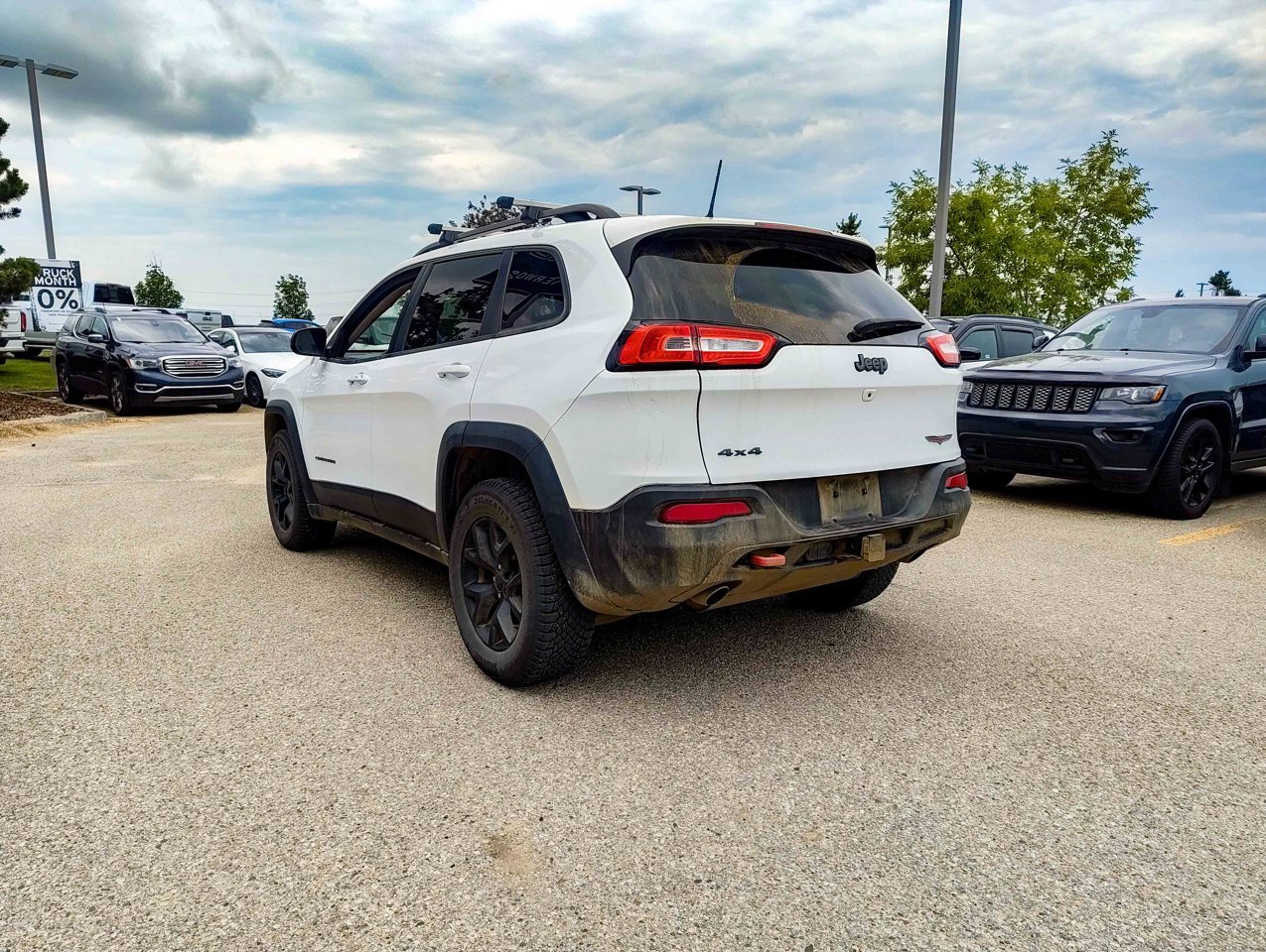 2017 Jeep Cherokee 4WD 4dr Trailhawk White Sherwood Park - photo #4