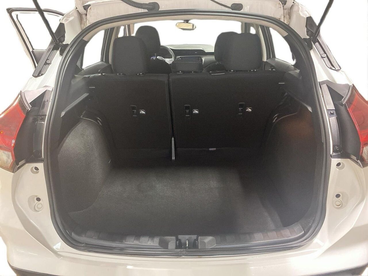 2021 Nissan Kicks VIN 3N1CP5CV4ML527676 White Baie-Comeau - photo #16