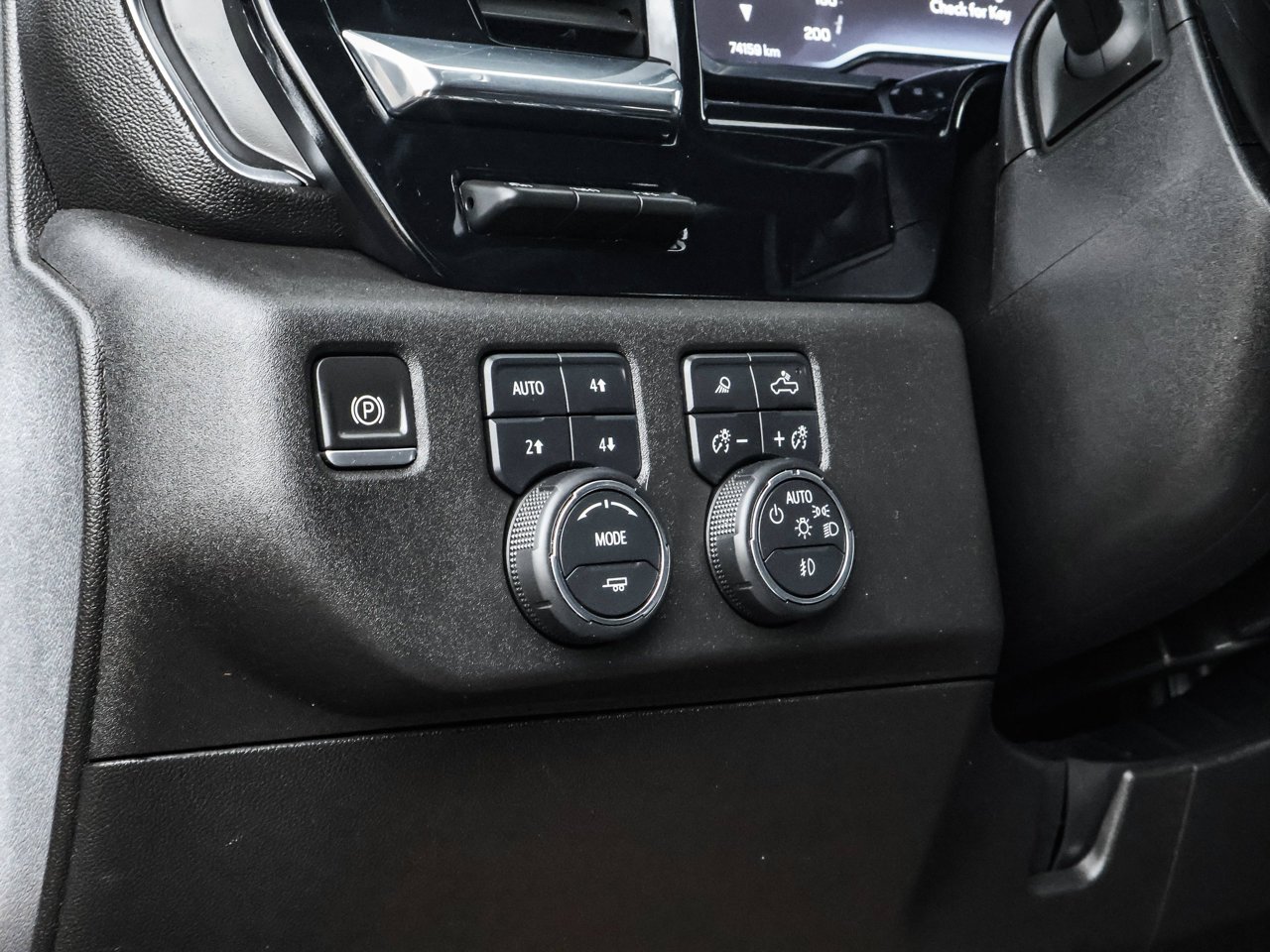 2024 Chevrolet Silverado 3500HD 4WD Crew Cab 159 High Country White Sherwood Park - photo #20